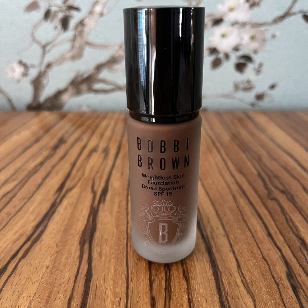 Bobbi Brown Weightless Skin Foundation SPF 15 Warm Espresso